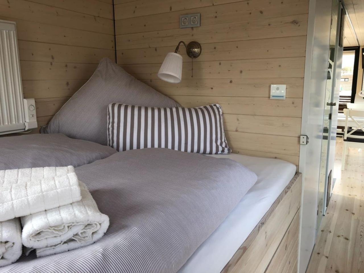 Hausboot Resort Nordseekueste ヴィルヘルムスハーフェン エクステリア 写真